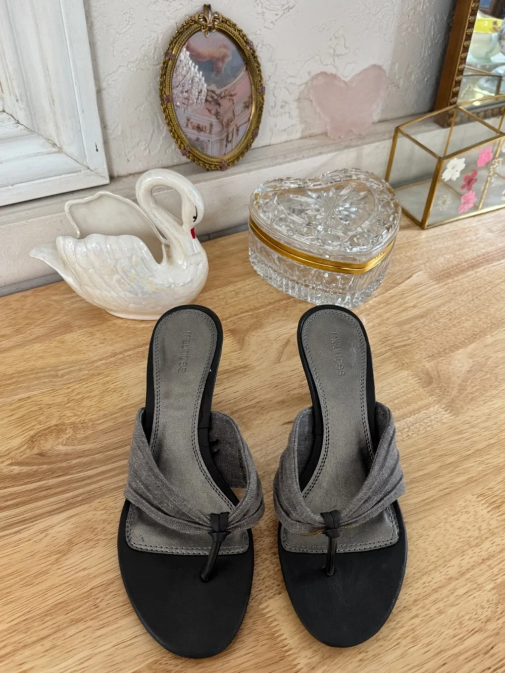 Vintage Y2K Gray Slip On Thong Kitten Heel Sandals Pumps Size 8 #Summer
#Y2K - Picture 8 of 14